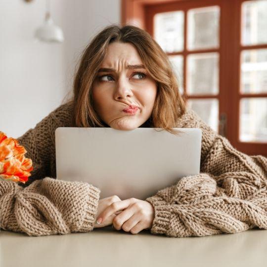 user_assets_69ZMFTVY_uploads_images_woman-laptop-confused-1755257754